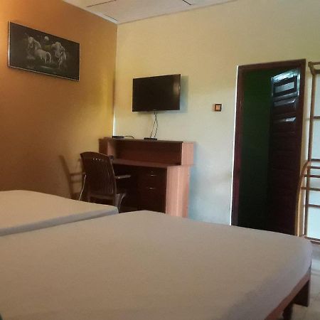 Hansika Guest Inn Buttala Exteriör bild