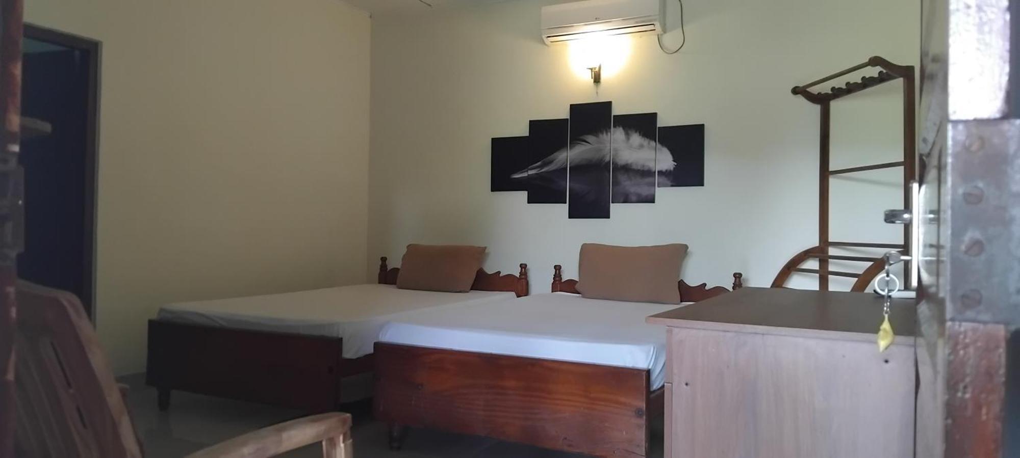 Hansika Guest Inn Buttala Rum bild